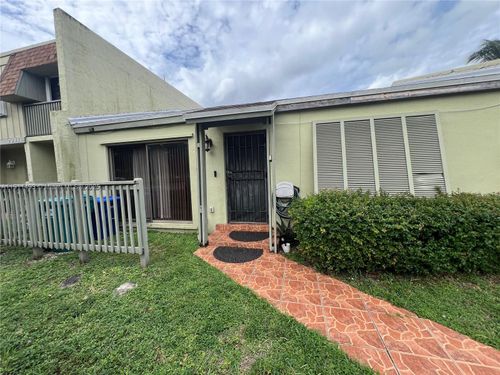 6-20442 Nw 15th Ave, Miami Gardens, FL, 33169-2301 | Card Image