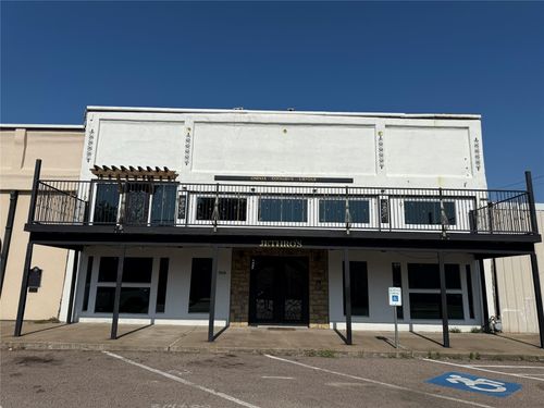 519 N Main St, Bonham, TX, 75418-3717 | Card Image
