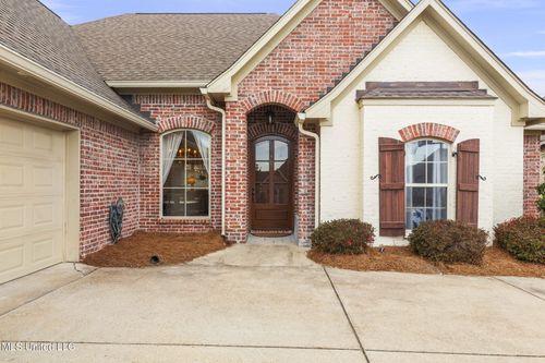 910 Abundance Xing, Flowood, MS, 39232-6619 | Card Image