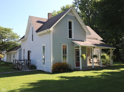 302 E Washington St, Waynetown, IN, 47990-8213 | Card Image
