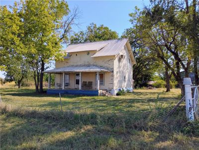 View of front of property with a front yard | Image 1