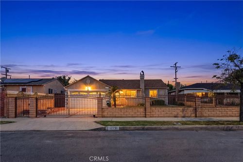 12731 Victory, North Hollywood, CA, 91606 | Card Image