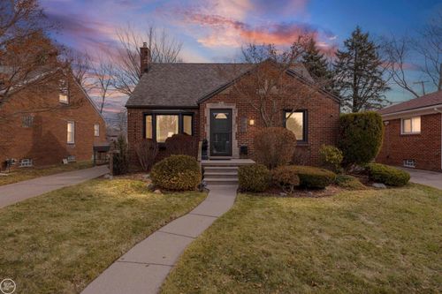 24440 Phlox Ave, Eastpointe, MI, 48021-1113 | Card Image