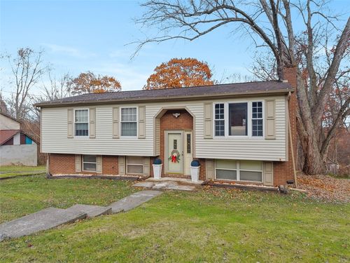 890 Grandview Rd, Ellwood City, PA, 16117-3524 | Card Image