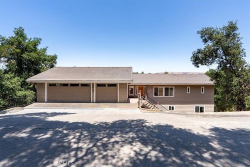 8412 Alta Vista Ave, Atascadero, CA, 93422-3716 | Card Image
