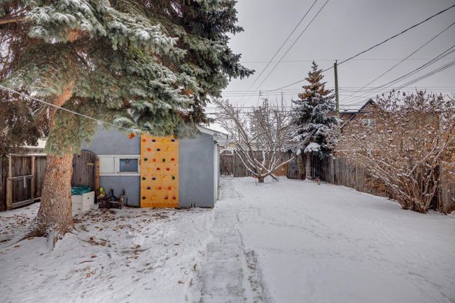 2235 6 Avenue Nw, Home with 2 bedrooms, 2 bathrooms and 1 parking in Calgary AB | Image 34