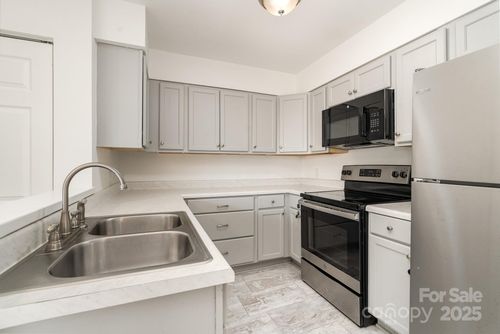 apt-d-4900 Spring Lake Dr, Charlotte, NC, 28212-8371 | Card Image