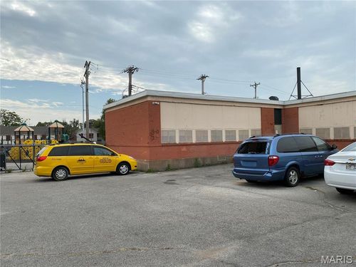 3020 Brantner Pl, Saint Louis, MO, 63106-1343 | Card Image