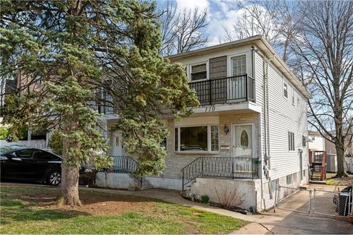 110 Bishop St, Staten Island, NY, 10306-2108 | Card Image