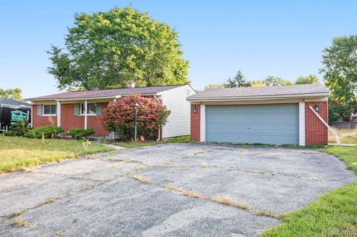 1415 Foreland Dr, Oxford, MI, 48371-6011 | Card Image