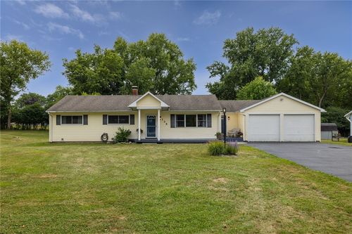 135 Faircrest Rd, Rochester, NY, 14623-4111 | Card Image