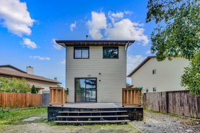 59 Whitehaven Rd Ne, House detached with 5 bedrooms, 3 bathrooms and 2 parking in Calgary AB | Image 2