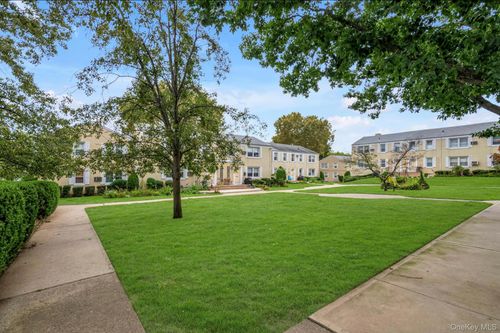 148b-71-32 Little Neck Pkwy, Glen Oaks, NY, 11004-1127 | Card Image