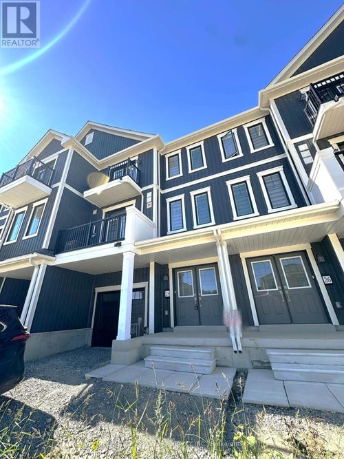28 Kensington Road, Brampton (Madoc), ON, N3W0K2 | Card Image