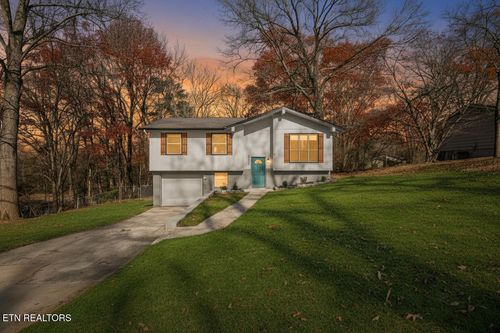 2324 Roundtree Rd, Knoxville, TN, 37923-1042 | Card Image