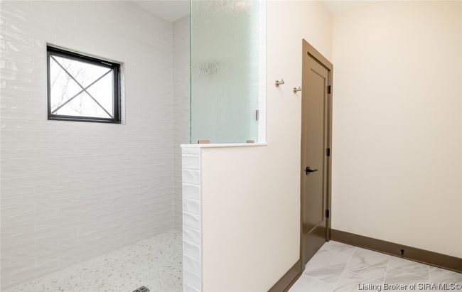 5560 Old Vincennes Rd, Home with 4 bedrooms, 4 bathrooms and null parking in Floyds Knobs IN | Image 56