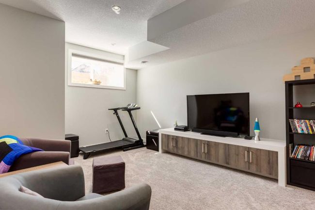 2236 Bowness Road Nw, Home with 4 bedrooms, 3 bathrooms and 2 parking in Calgary AB | Image 39