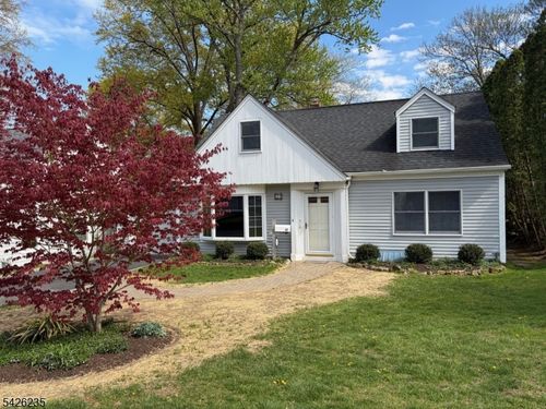 37 Kensington Rd, Madison, NJ, 07940-2318 | Card Image