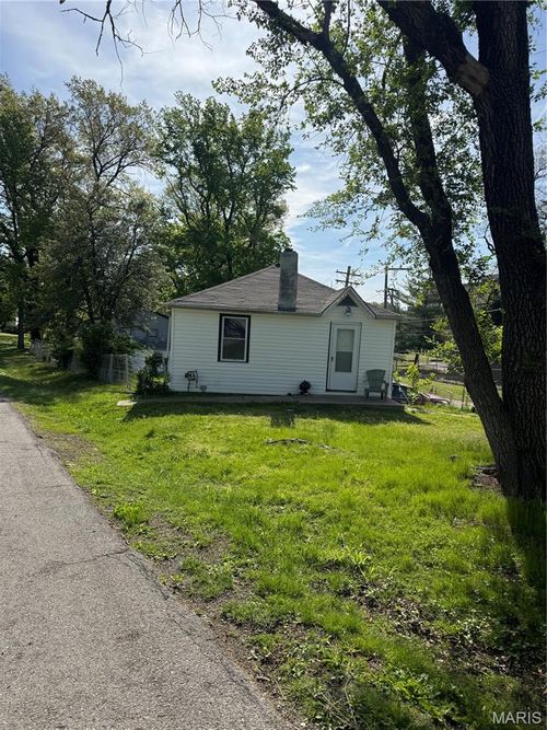 223 Fairview Ln, Ferguson, MO, 63135-3130 | Card Image