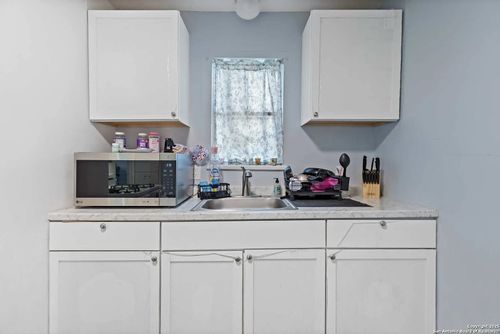 513 Venice, San Antonio, TX, 78201-2353 | Card Image