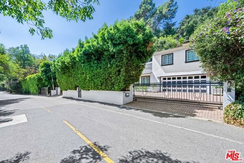 2563 Hutton Dr, Beverly Hills, CA, 90210-1212 | Card Image