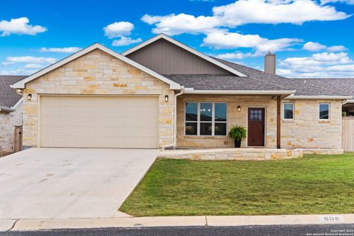 808 Gray Oak Ct, Fredericksburg, TX, 78624-5490 | Card Image