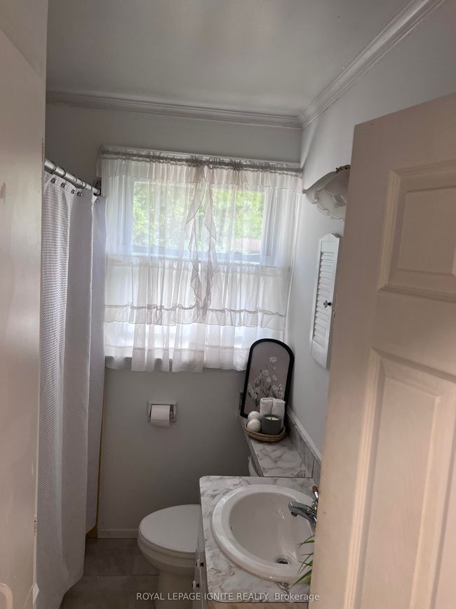 55 Tozer Ave, House other with 5 bedrooms, 2 bathrooms and 4 parking in London ON | Image 6