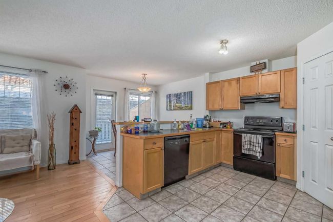 109 Hidden Creek Rise Nw, Home with 3 bedrooms, 2 bathrooms and 2 parking in Calgary AB | Image 5
