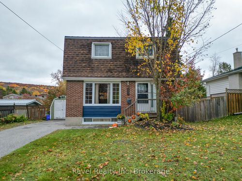 272 Giroux St, North Bay, ON, P1B7Y7 | Card Image