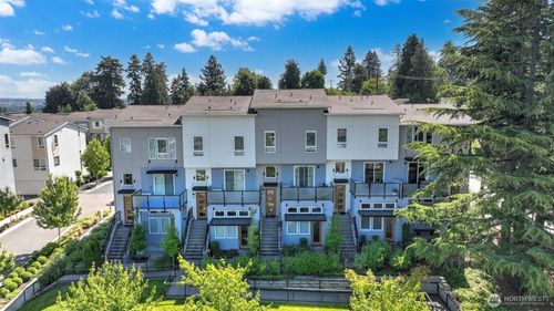 14528 35th Ave Ne, Lake Forest Park, WA, 98155-7819 | Card Image