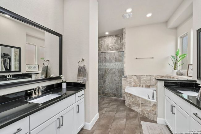 10513 Far Reaches Ln, House other with 4 bedrooms, 4 bathrooms and null parking in Helotes TX | Image 31
