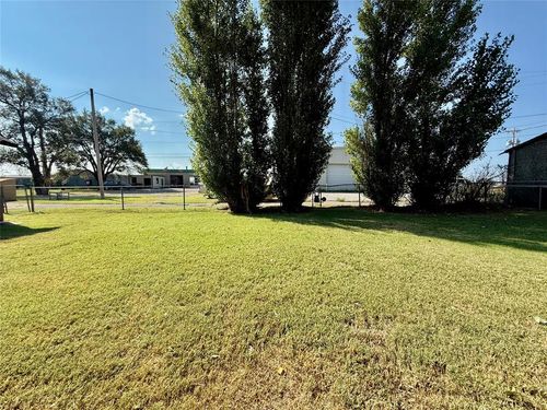 2910 W 2nd St, Elk City, OK, 73644-4333 | Card Image