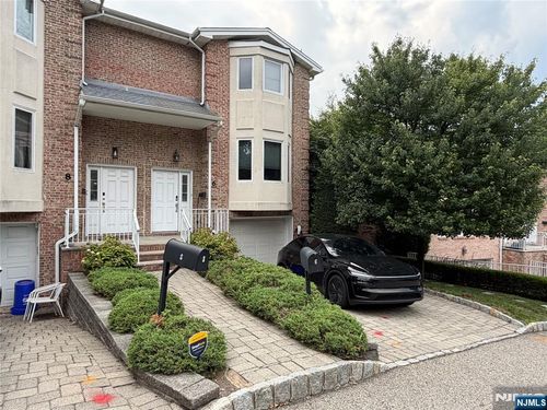6 Kathleen Ct, Ridgefield, NJ, 07657-2759 | Card Image
