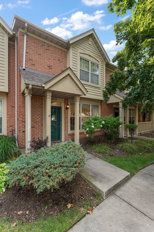 8820 St James Pl, Highland, IN, 46322-3563 | Card Image