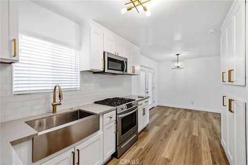 410 E Plymouth St, Long Beach, CA, 90805-5918 | Card Image