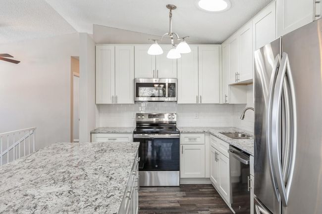 05_258476thStE_5_Kitchen_Large.jpg | Image 6