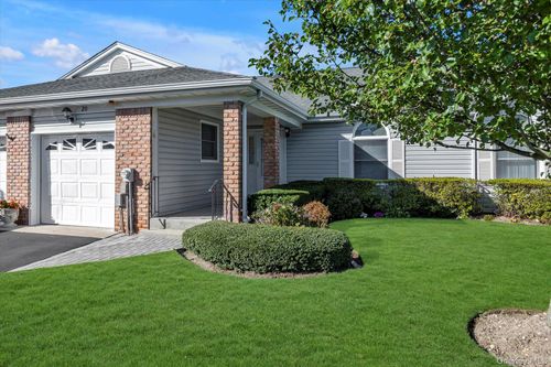 20 Primrose Ln, Babylon, NY, 11703-3236 | Card Image