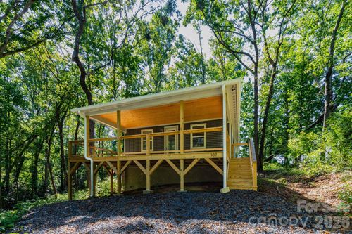 137 E Arbutus Trl, Hendersonville, NC, 28792-8202 | Card Image