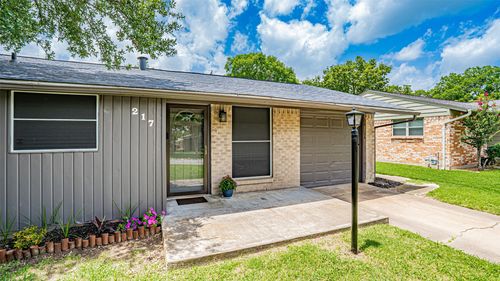 217 Nw Wintercrest Rd, Burleson, TX, 76028-5249 | Card Image