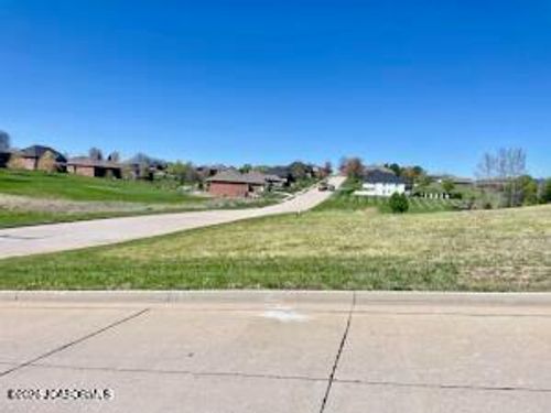 323 Covered Wagon Rd, Jefferson City, MO, 65109-0667 | Card Image