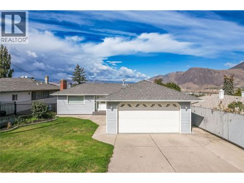 690 Fraser Street, Kamloops, BC, V2C3H2 | Card Image
