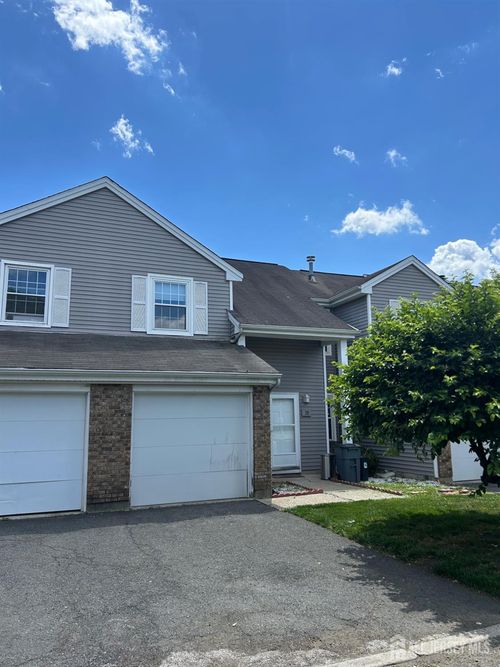 28 Renaissance Ln, New Brunswick, NJ, 08901-3171 | Card Image