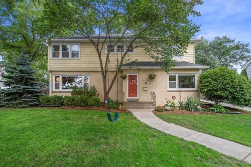 6300 N Santa Monica Boulevard, Whitefish Bay, WI, 53217 | Card Image