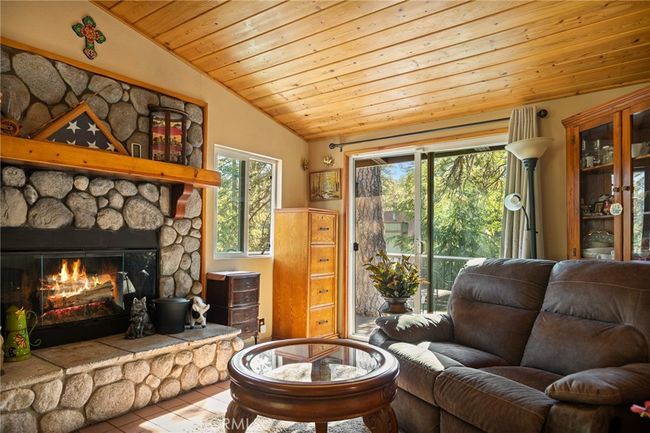 22864 Alder Ln, House other with 1 bedrooms, 2 bathrooms and 4 parking in Crestline CA | Image 7