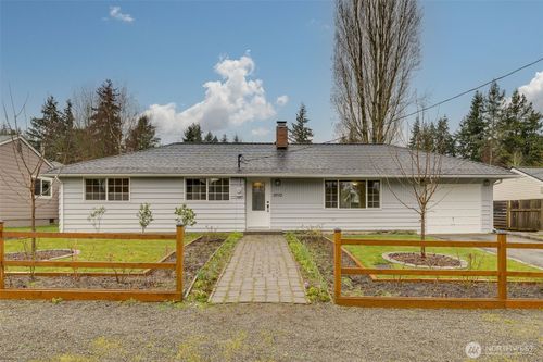 20512 81st Ave W, Edmonds, WA, 98026-6715 | Card Image