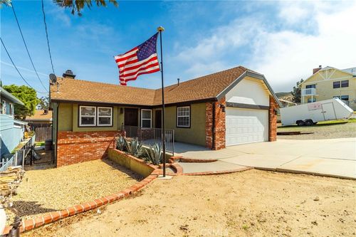 42648 Pinecliff St, Lake Hughes, CA, 93532 | Card Image