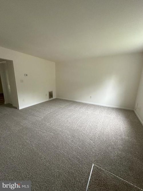 12 Manchester Ct, FREDERICKSBURG, VA, 22408-4066 | Card Image