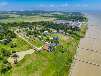 6680 Tri City Beach Road, House other with 5 bedrooms, 5 bathrooms and null parking in Beach City TX | Image 3