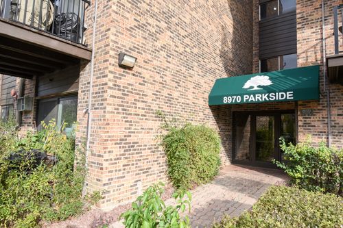 202-8970 N Parkside Avenue, Des Plaines, IL, 60016 | Card Image