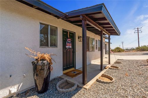 2870 Sunnyslope Rd, Pinon Hills, CA, 92372-9526 | Card Image